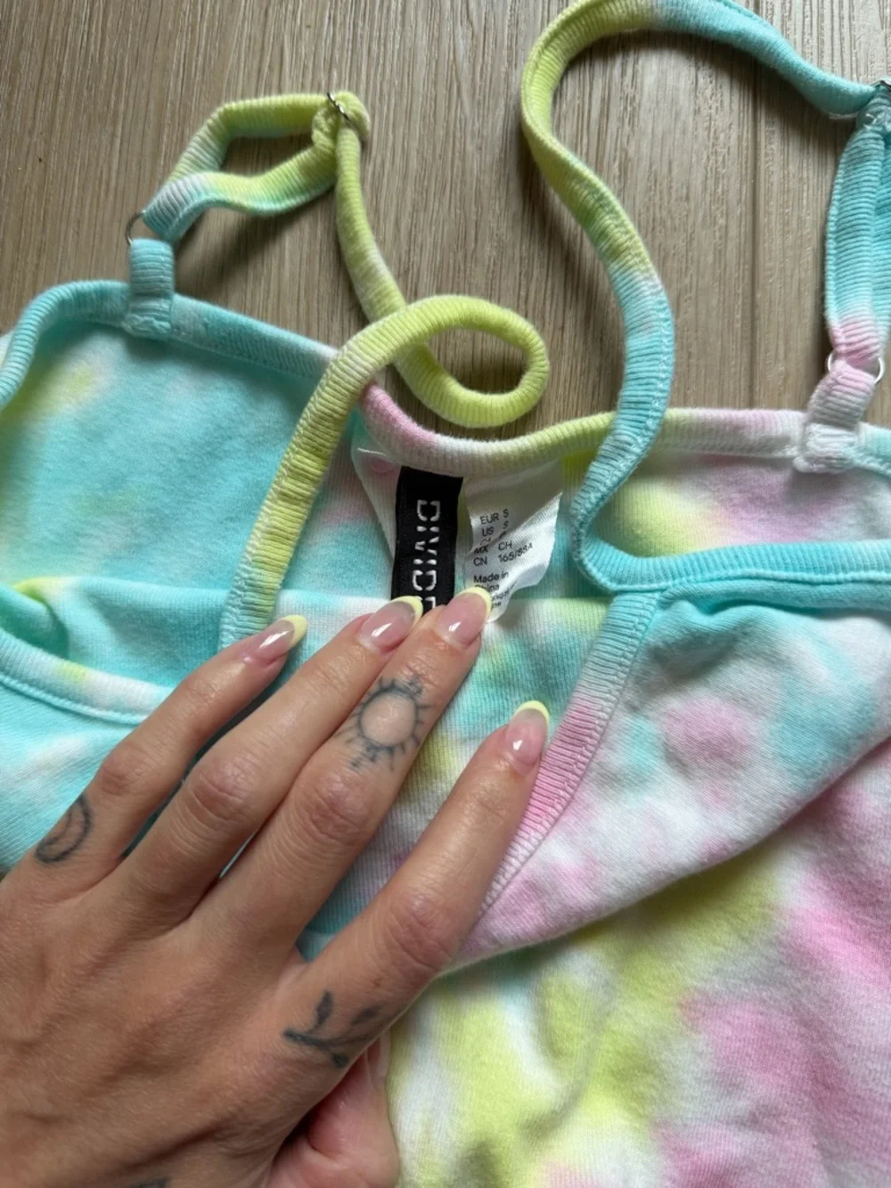 Divided Tank Top - Picture 2 of 3